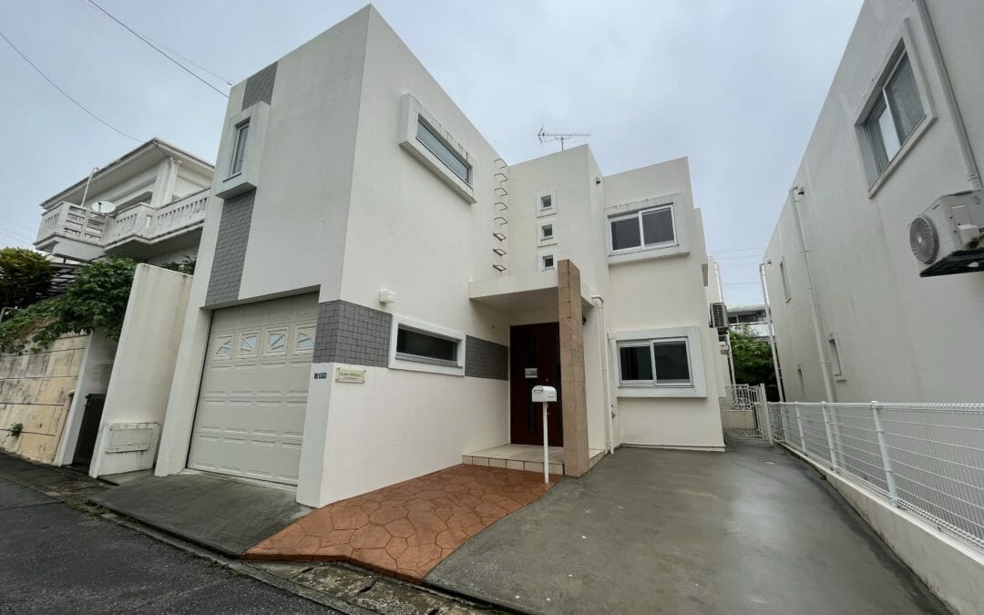 garaged single house in Okinawa city