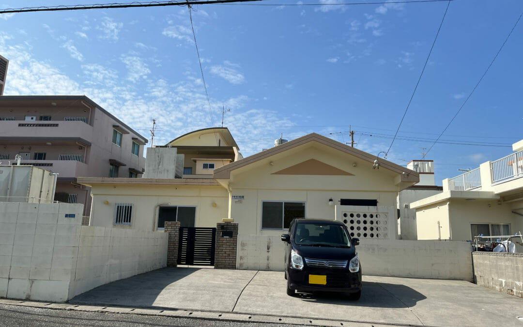 single house with spacious yard