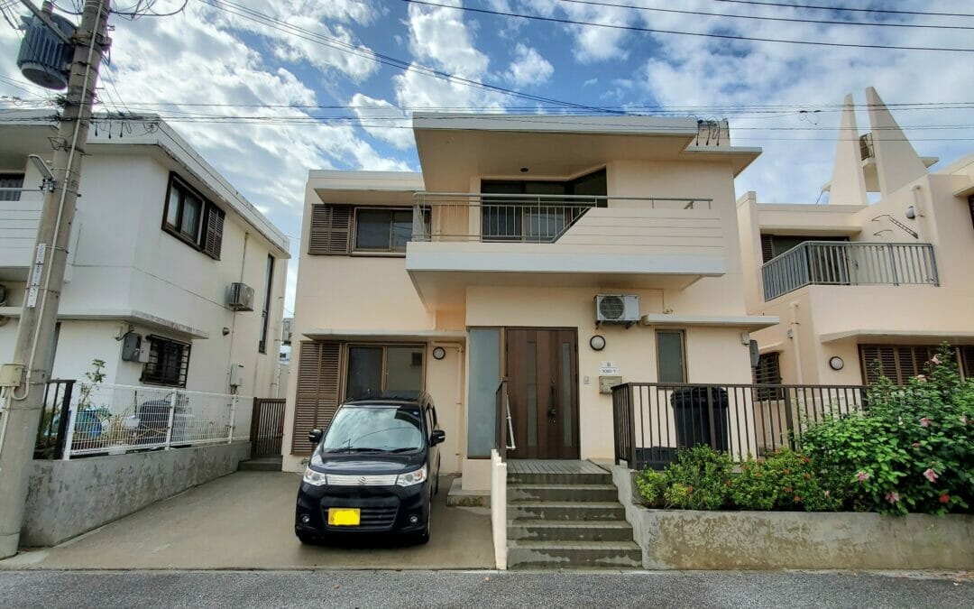 2story single house with yard