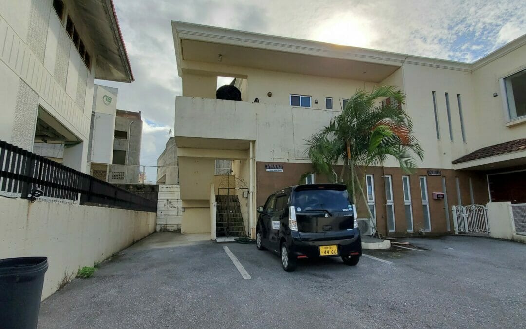 Spacious master bed room and living room