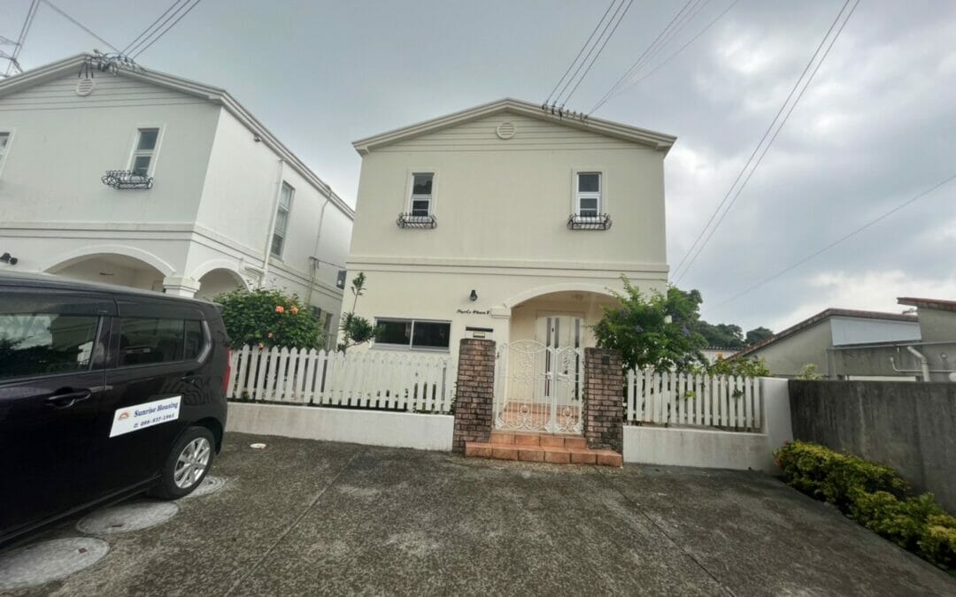 Single home with yard near Kadena gate 3