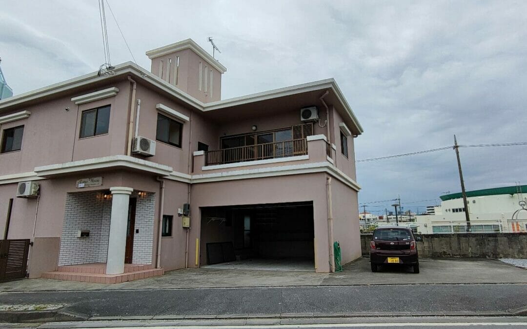 Single house with garage and nice yard in Okinawa city