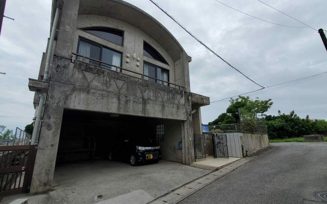 Single house with spacious yard in Uruma