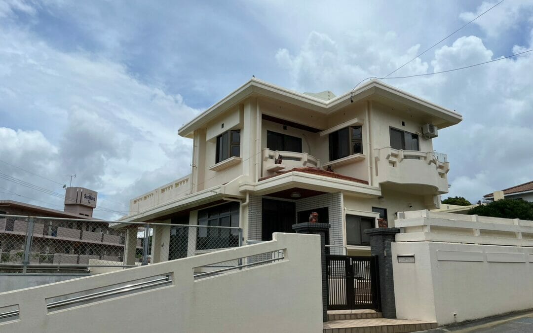 Spacious ocean view house with garage