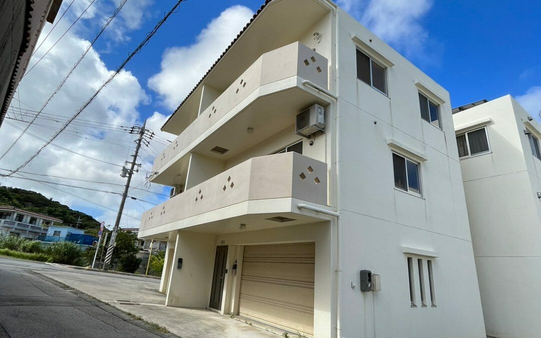 Townhouse near Kadena gate 2 ＆３