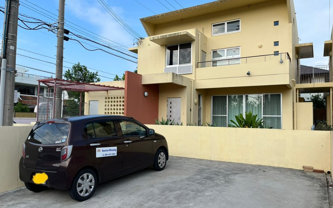 Cabin style single house in Okinawa city